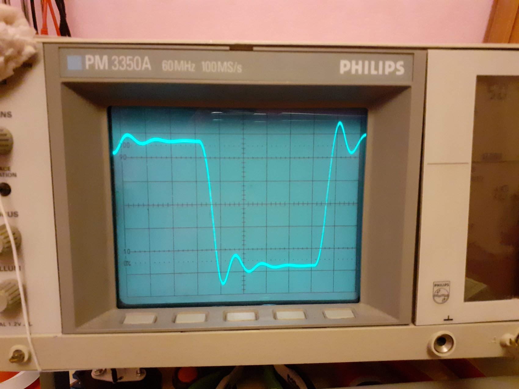 oscillation sur charge capacitive.jpg oscillation sur charge capacitive.jpg