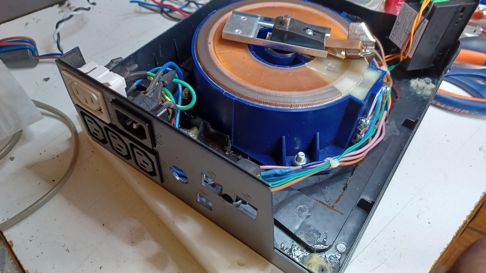Variac_4.jpg Variac_4.jpg
